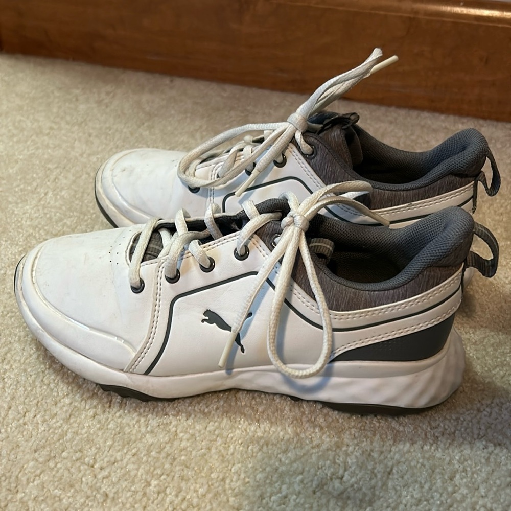 Golf shoes, kids size 4